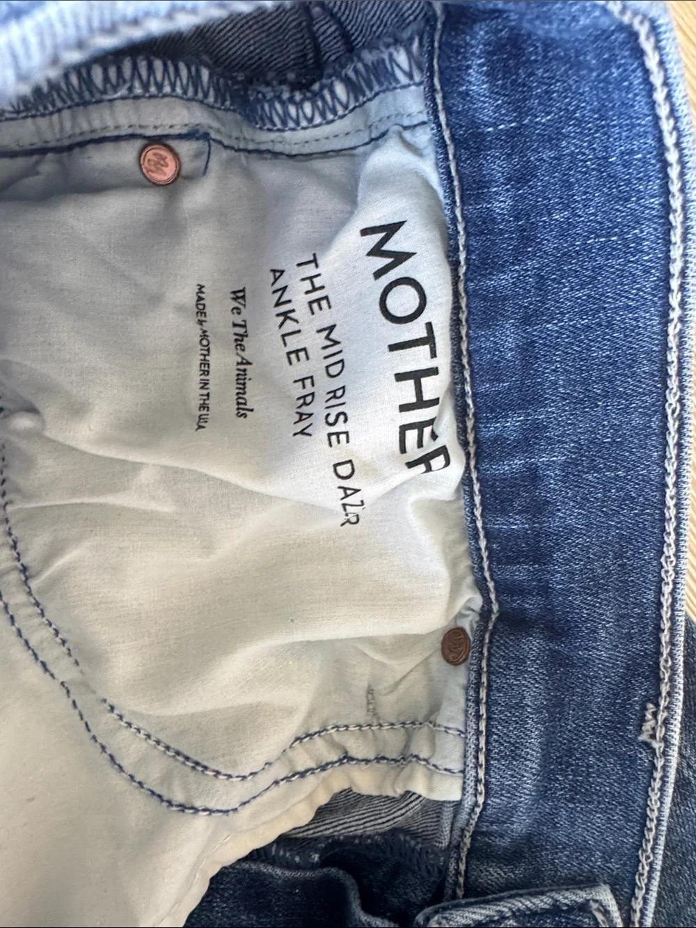 💙Mother The Mid Rise Dazzler Ankle Fray Jeans Excellent Condition 💙